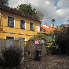 Ulice Na Kocourkách je svět sám pro sebe