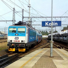 První nádražní budova byla v Kolíně postavena v letech 1844 - 1845 na konci ulice Dukelských hrdinů