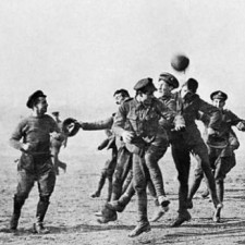 Fotbal namísto zbraní