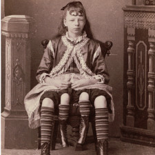 Myrtle Corbinová neměla jednoduchý život, ale nevzdala se. I jako čtyřnohá vedla poměrně normální život