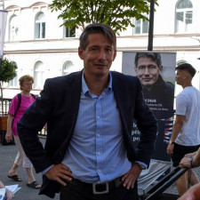 Karel Diviš není pro ani proti přijetí eura, ale jako prezident by volal po větší debatě o jeho zavedení