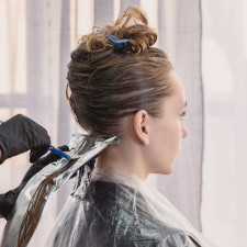 Barvu na vlasy raději nejdříve vyzkoušejte na malém kousku kůže