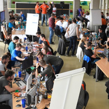 Robotika a další obory letí, nejen ve škole na Smíchově