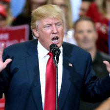 Donald Trump má zatím v kampani navrch, Harris startuje z nuly