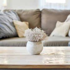 Interiér ve skandinávském stylu nemůže opomenout dřevo