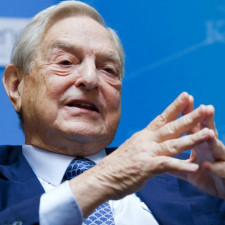 George Soros konspirační teorie vnímá z nadhledu