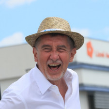 Expremiér Babiš chce trumfnout vládu, navrhuje dát 5 000 korun pro všechny děti měsíčně až do konce roku