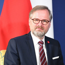 Premiér Petr Fiala vypadá mnohdy celkem unaveně. Co vše obnáší práce vrcholného politika?