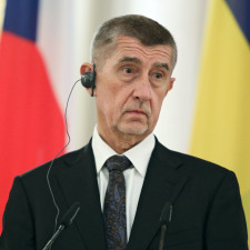Premiér Andrej Babiš bojuje o své křeslo sliby a voliči na ně slyší