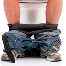 Jedním z příznaků rakoviny střev je mimo jiné i krev ve stolici