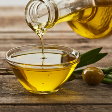 Se snížením zánětlivosti v těle vám pomůže mimo jiné i olivový olej, a to díky vysokému obsahu antioxidantů