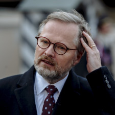 Petr Fiala není vhodný materiál na influencera. V kravatě na TikToku parádu neudělá