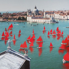 Doprovodné programy k architektonickému bienále se odehrávají přirozeně i na vodě
