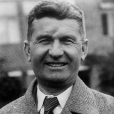 Spolu s budováním svého továrního areálu dokázal podle svých představ přebudovat město Zlín. Jako jeho starosta prosadil koncepci zahradního města s originální funkcionalistickou architekturou