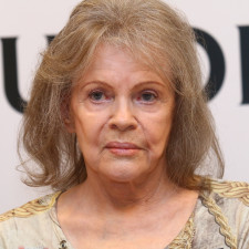 První manžel Evy Pilarové Milan Pilar emigroval a nechal ji tu napospas StB