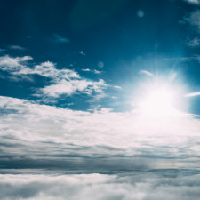 Kdybyste byli na jiné planetě, než je Země, možná byste se dívali nahoru na úplně jinou barvu