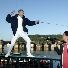 Tady ještě v roce 2007 Jan Tříska pokoušel štěstí s dostatečým jištěním. O deset let později se mu staly Karlův most a Vltava osudnými