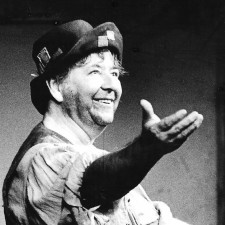 Jiří Vala byl objektivně vynikající herec. Bohužel jeho spolupráce s režimem – a její následné odhalení – ho stála role a pravděpodobně nakonec i život