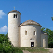 Rotunda svatého Jiří a svatého Vojtěcha na Řípu je jednou z nejstarších staveb na našem území