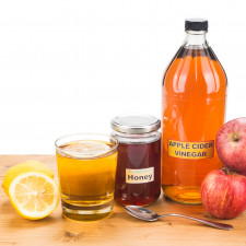 Se zesvětlením vlasů vám pomůže mimo jiné i med, jablečný ocet a citron