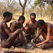 Křováci v Namibii dnes stále žijí dle pravidel našich dávných předků