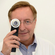 Petr Arenberger byl v letech 2018 až 2021 členem Rady Českého rozhlasu. V říjnu 2019 se stal ředitelem Fakultní nemocnice Královské Vinohrady