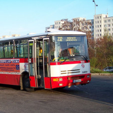 Spoje MHD jsou i kvůli uzavření základních škol omezovány