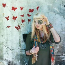 Pro hippie je typický způsob odívání i účes z dlouhých vlasů