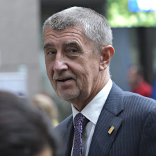 Cesta Andreje Babiše na Hrad je dlážděna podpásovkami i vyčůraností