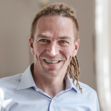 Bartoš hájí nový stavební systém, problémy ale řeší až po ostrém startu