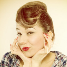 Některé účesy bez laku na vlasy nevytvoříme. Můžeme ho ale použít i jinde