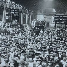 Dělníci v továrně v Novočerkassku otevřeně vystoupili proti sovětskému režimu. Výsledkem byl nevídaný masakr