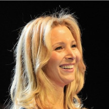 Herečka Lisa Kudrow – představitelka ztřeštěné Phoebe Buffay ze seriálu Přátelé. Nebyla to ale její jediná role