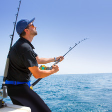 Muž vylovil podivnou rybu, která vypadala, jako by byla sešitá dohromady hned z několika kusů