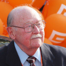 Lubomír Lipský zůstal aktivní do vysokého věku. Pomáhal mu kontakt s mladými lidmi