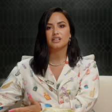 Zpěvačka Demi Lovatová se otevřeně vrací k šíleným traumatům minulosti v dokumentu Demi Lovato: Dancing with the devil
