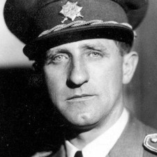 Generálmajor Karel Lukas je téměř zapomenutou obětí komunistické zvůle. O život přišel kvůli americkému luxusnímu vozu