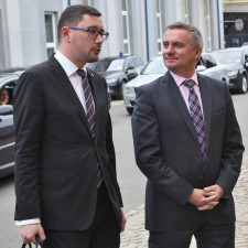 Úředníci Kanceláře prezidenta republiky Ovčáček a Mynář požívají ve svých funkcích zvláštní výhody