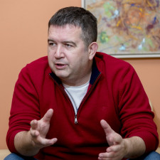 Jan Hamáček potápí ČSSD ke dnu. Co mohl ještě stihnout vyřešit v Moskvě?