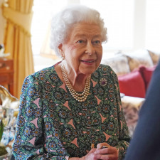 Královna Alžběta II. se nakazila covidem, ale nepociťuje žádné vážnější příznaky