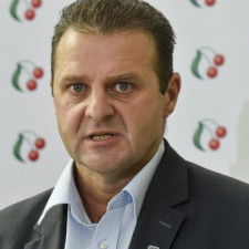 Poslanec se utrhl ze řetězu