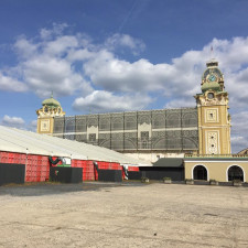 Průmyslový palác je od roku 2008 poznamenán požárem