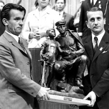 Soutěže, ceny a suvenýry - to byly součásti socialismu. Mezi lidmi se ale soutěžilo i o "zlatou mříž". Šlo o vtipy, za které hrozilo dokonce i vězení (Ilustrační foto)