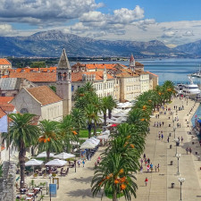 Jestli vás vyjde pivo na stejnou cenu třeba zde v Trogiru anebo na ostrově Hvar či v Zadaru, vám neslíbíme. Ale levnější než v Praze na Staroměstském náměstí zřejmě nebude