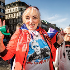 Je pozoruhodné sledovat, jak se dnešní „moderní“ lidé často přibližují našim vymřelým bratrancům