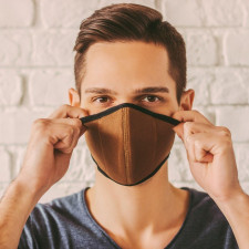 Mnozí považují respirátory KN 95 za alternativu k těm s evropskou certifikací FFP2 a domnívají se, že mají stejnou filtrační účinnost nad 94 %. Nemusí tomu ale tak být