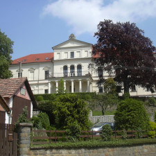 Zámek Habrovany byl v roce 1943 školicím střediskem Kuratoria pro výchovu mládeže