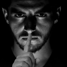 Cenzura přikazuje a hlavně zakazuje. Lidé se bojí i mluvit