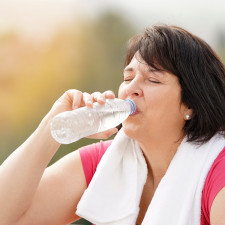 Uškodit nám může mimo jiné i nadměrná hydratace