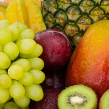 Zařazení většího množství ovoce do vašeho jídelníčku vám může pomoci zmírnit návaly horka